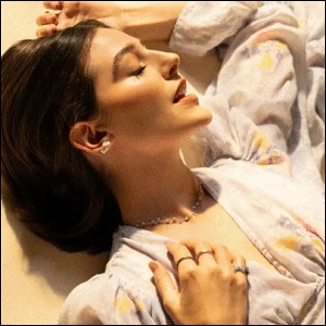 Stay Close (Single) by Evelyn Cormier