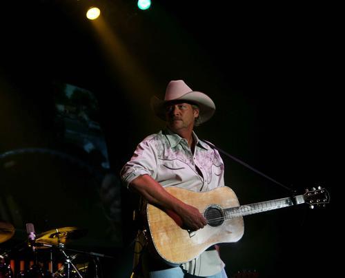 Alan+Jackson++at+BamaJam+2009 (2).jpg