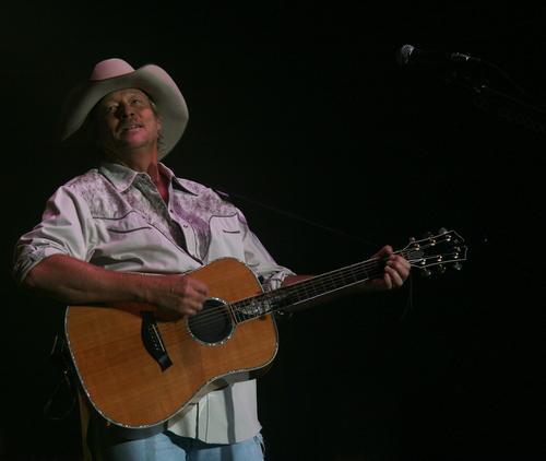 Alan+Jackson++at+BamaJam+2009 (3).jpg