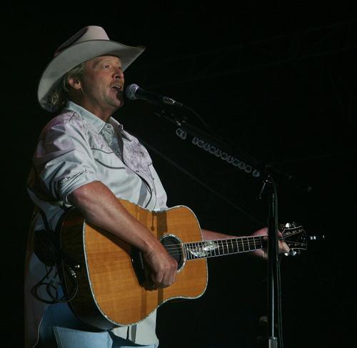 Alan+Jackson++at+BamaJam+2009.jpg