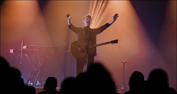 VIDEO PREMIERE: Phil King "Song Of Redemption"