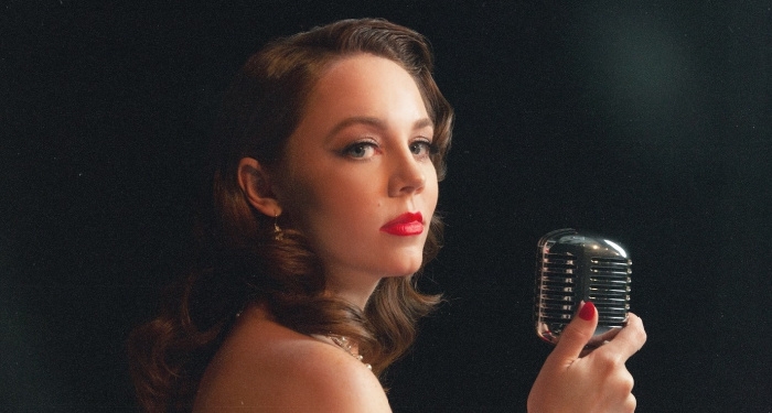Sarah Reeves Releases New Holiday Album