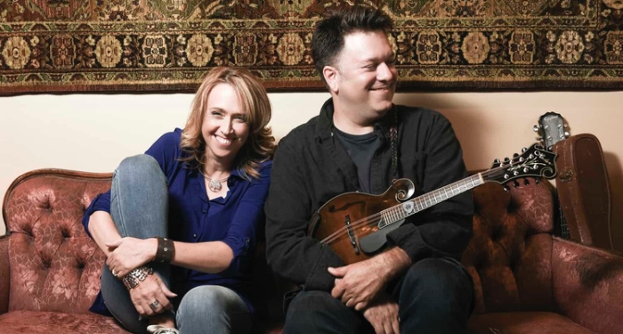 Carolyn Arends Brings Christmas Cheer with Live Stream