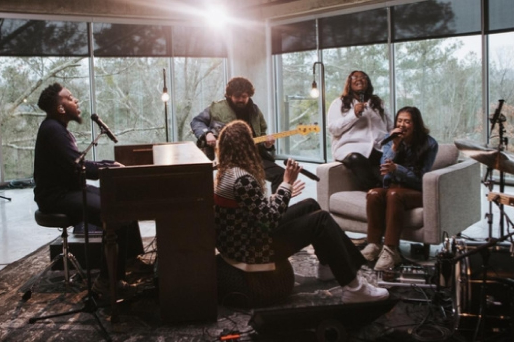 Maverick City Music Performs on The Kelly Clarkson Show