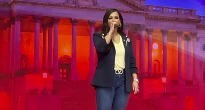 Natasha Owens Performs the National Anthem at CPAC 2022