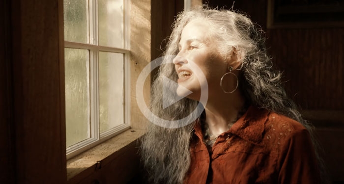VIDEO PREMIERE: Niki Lou Savich "Valley Of Shadow and Light"