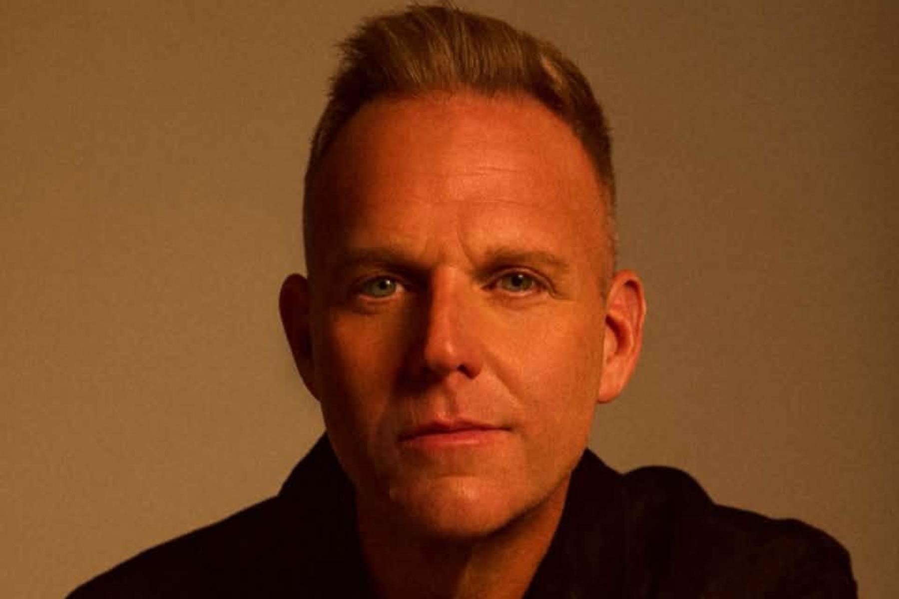 Matthew West Looks Back on God's Faithfulness in “Younger Me,”